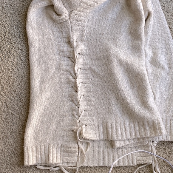 Gorgeous Lucky Brand Sweater Cream with Silver Metallic threading throughout - Picture 5 of 7